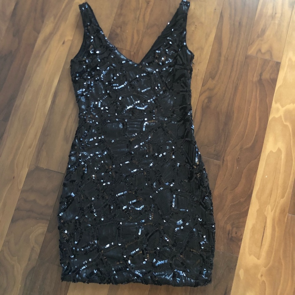 Bebe Dress - Picture 2 of 3
